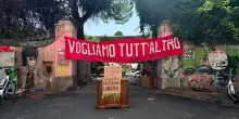 Tagli mirati al teatro, lavoratori e lavoratrici occupano il Circolo degli artisti a Roma