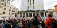 «Sfrattata e umiliata una donna disabile», la protesta degli abitanti di Quarticciolo