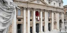 È il giorno di Leone XIV. I fedeli a san Pietro aspettano l’intronizzazione del papa