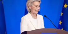 Dazi: von der Leyen in Scozia per un accordo con Trump, che ridicolizza Macron su Gaza
