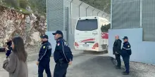 Rimpatri dall’Albania, il governo continua a forzare il diritto