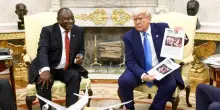 Trump bullizza il presidente del Sudafrica: dove nasce l’accusa del “genocidio dei bianchi”