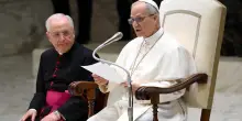 Il papa: «Serve una comunicazione disarmata». Telefonata con Zelensky, che lo invita a Kiev