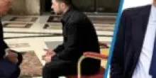 Sedie e assediati
