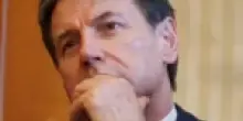 Governo, Conte “Stanno distruggendo l’economia”