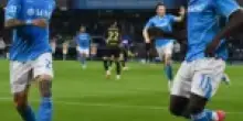 Il Napoli frena in testa, 2-2 col Genoa e l’Inter torna a -1