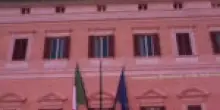 Giornata mondiale Sclerosi multipla, Montecitorio si illumina di rosso
