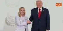 Meloni in Egitto per firma accordi pace Gaza, la stretta di mano con Trump