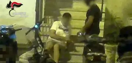 Spacciavano droga nel napoletano, 5 arresti