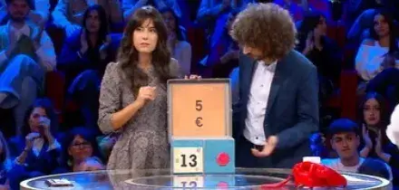 Affari Tuoi, "dovevi giocare da solo": esplode la polemica