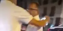 Borrelli, il deputato di Avs pestato dal branco: "Energumeni abusivi"