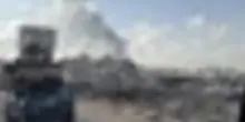 I palestinesi in fuga da Gaza sotto le bombe israeliane