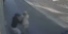Milano, algerino "rapina con violenza" una 87enne in strada