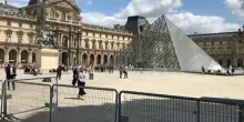 Furto al Louvre, psicodramma nazionale: "Che umiliazione"