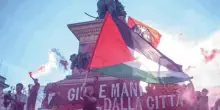 Ecco la cultura del Leonka: petardi contro la polizia e piazza Duomo sfregiata