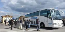 Caltagirone, troppa attesa? Sfascia il bus e aggredisce tutti: africano semina il panico