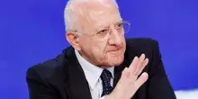 Fico rilancia il reddito? De Luca lo spiana: "Che putt***"