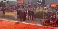 Venezia 82, pubblico in visibilio per Emma Stone e il cast di Bugonia