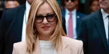 Giorgia Meloni "invitata in Egitto per la firma": la sinistra impazzisce