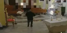 Gela, prete accoltellato in chiesa: video choc, chi hanno arrestato