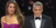 A Venezia Clooney (con sinusite) sul red carpet, Emma Stone "aliena"