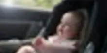 Sicurezza bambini in auto, bocciato un genitore italiano su tre