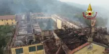 In fiamme il monastero della Bernaga nel Lecchese, le immagini