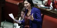 Elly Schlein insulta Giorgia Meloni e governo: "Fatevi aiutare"