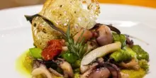 Ristorante sotto attacco per un piatto di poplo