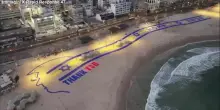 Donald Trump, l'apoteosi: questa scritta sulla spiaggia di Tel Aviv