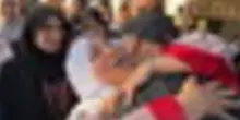 I palestinesi liberati abbracciano le loro famiglie a Jenin