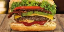 Hamburger tarocchi battuti dalla vera carne