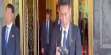 Pechino, il saluto e l'abbraccio tra Putin e Kim Jong-un