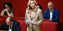 Genova, Salis toglie il taser agli agenti: insorge il centrodestra
