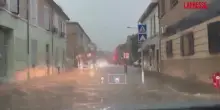 Francia, nubifragio vicino Marsiglia: strade come fiumi