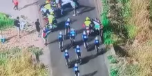 Vuelta 2025, blitz dei pro Pal: sbarrano la strada al team israeliano