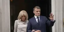 Brigitte Macron umiliata in tribunale: "Non sono un uomo, ecco le prove"