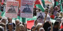 Pro-Pal, altro che pacifisti: sui pullman sequestrate maschere antigas e mazze di legno