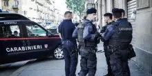 Torino, tenta di uccidere un uomo con una bottiglia: arrestato