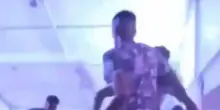 Lodi, lanci di bottiglie e minacce col machete Maxi-rissa alla Festa dell’Unità