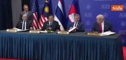 Trump assiste alla firma degli accordi di pace tra Thailandia e Cambogia a Kuala Lumpur