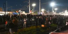 Parma, 4 esponenti del Pd occupano i binari: la denuncia di FdI
