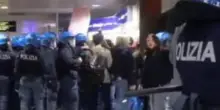 Firenze, il corteo per la Gkn occupa l'aeroporto: scontri con la Polizia