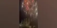 Fuochi d'artificio per segnalare l'arrivo delle forze dell'ordine