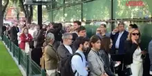 Armani: folla in fila per accedere alla camera ardente