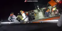 La Guardia Costiera soccorre 64 migranti sull'isola di Lampione