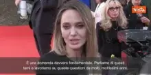 Angelina Jolie: "Chiediamoci perché non si aiuta la gente di Gaza, Sudan e Afghanistan"