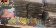 In casa con 67 chili di droga e due pistole, arrestato 35enne a Roma