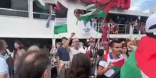Venezia, pagliacciata pro-Pal: motonave, t-shirt e cellulari