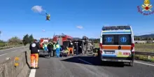Inferno sull'Aurelia, schianto tra bus e furgone: 3 morti, 5 feriti